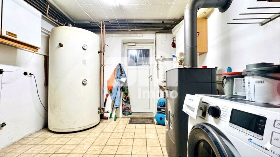 Natur pur - Einfamilienhaus am Ortsrand mit großem Grundstück, Carport und Terrasse - EG Waschküche / Kamin Zugang Carport